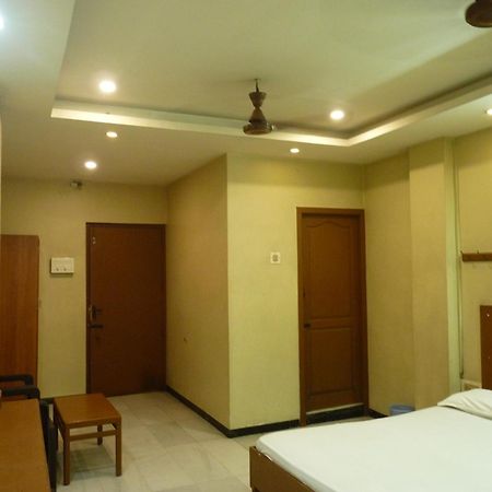 Nanda Lodge Mettuppālaiyam Exterior foto