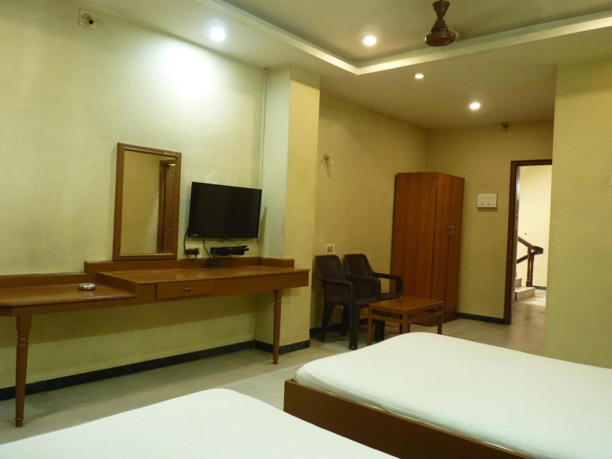 Nanda Lodge Mettuppālaiyam Exterior foto